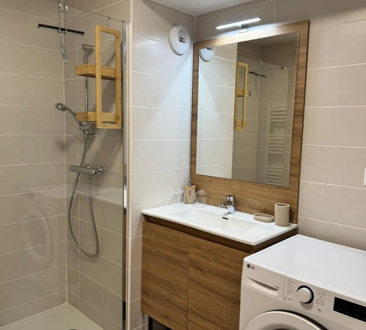 Le Doublaix - Superbe T3 Neuf - Parking Prive - Apartment Aix-les-Bains 0*,  France